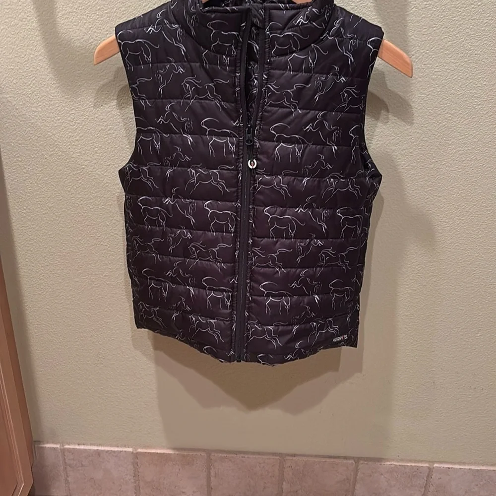 Kerrits kids horse puffer. It's a size Large
